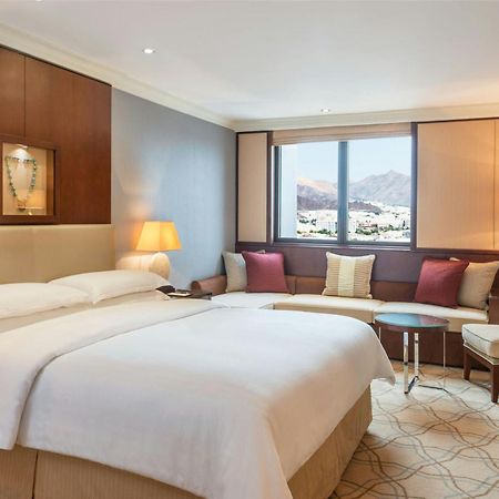 Sheraton Oman Hotel Маскат Экстерьер фото Deluxe Room