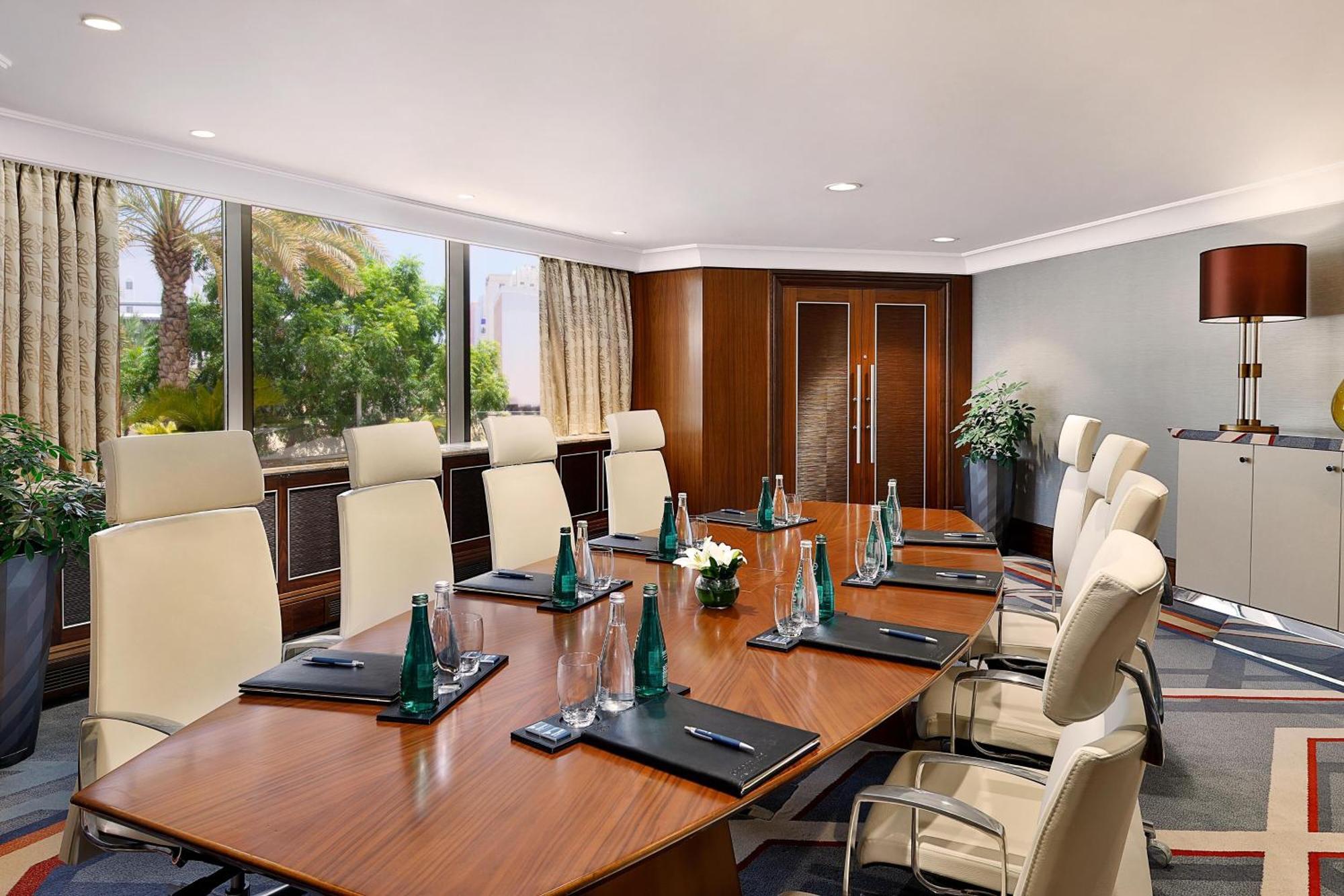 Sheraton Oman Hotel Маскат Экстерьер фото Meeting room