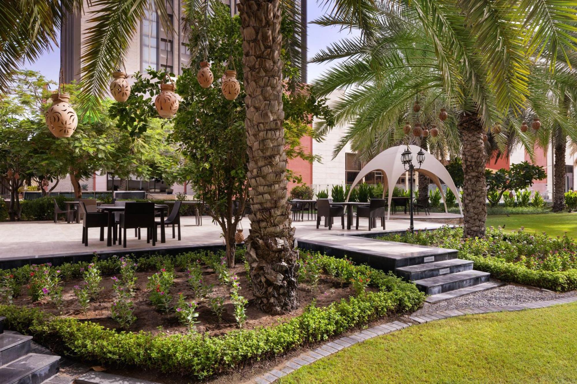 Sheraton Oman Hotel Маскат Экстерьер фото The Westin Dubai