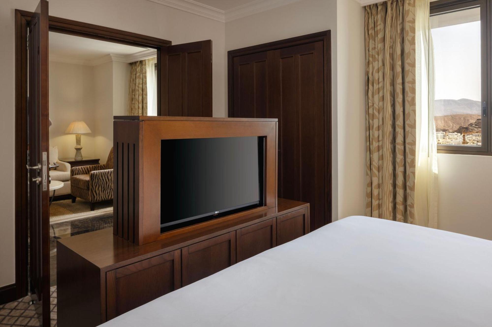 Sheraton Oman Hotel Маскат Экстерьер фото A television in a hotel room