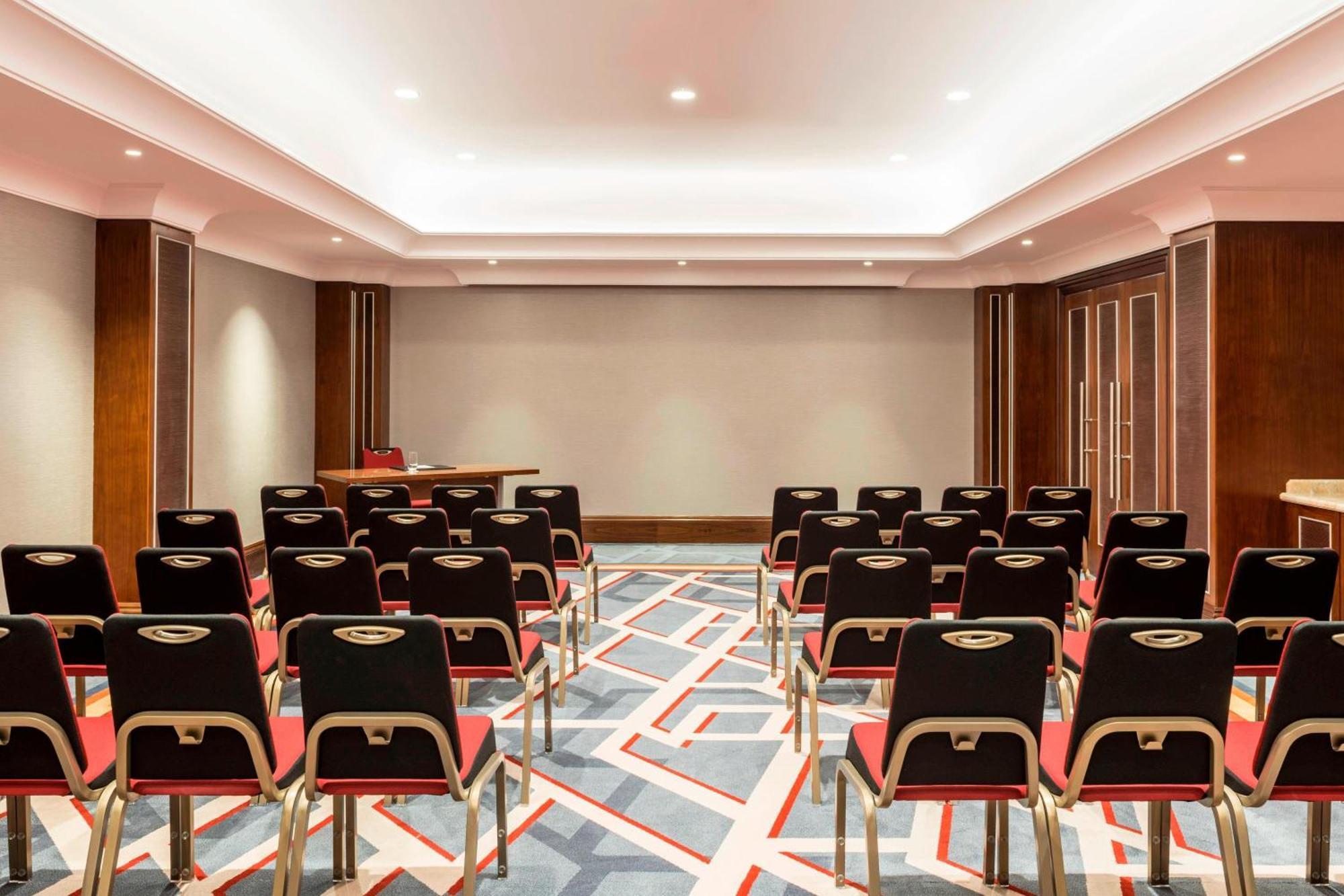 Sheraton Oman Hotel Маскат Экстерьер фото Meeting room